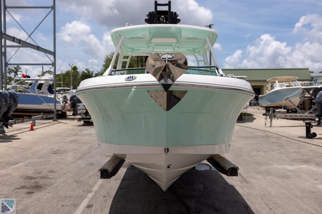 Pre-Owned 2022 Robalo R247 DC Power Boat for sale